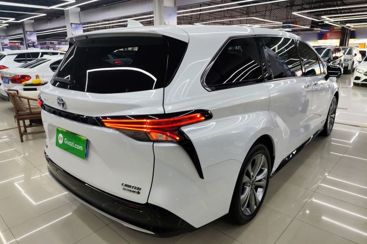 Used Toyota SIENNA 2023 2.5L Hybrid Deluxe Edition Rear Right 45 Deg