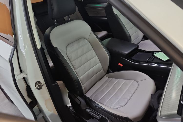 Used Volkswagen Tavendor 2023 330TSI Luxury Touring Edition