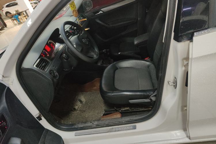 Used Volkswagen Santana 2015 1.6L Manual Comfort Edition
