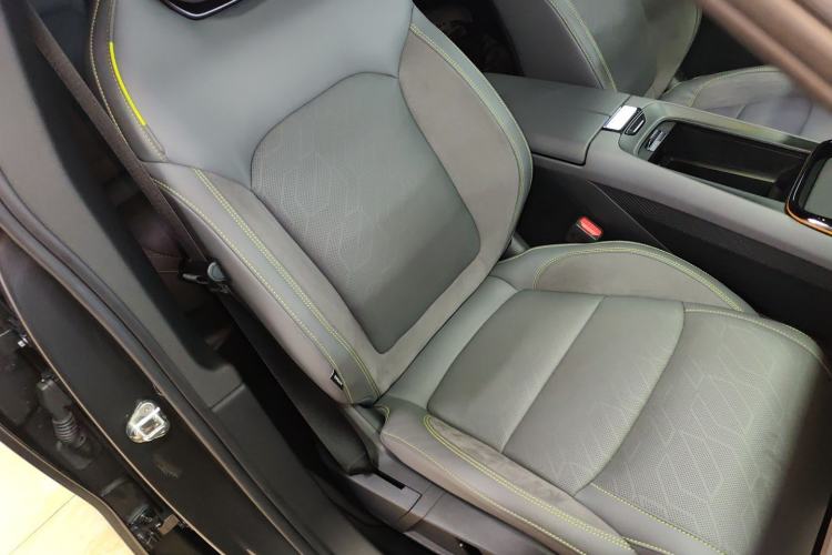 Used Lynk & Co 08 EM-P 2025 120km Long-Range Halo Right Front Seat