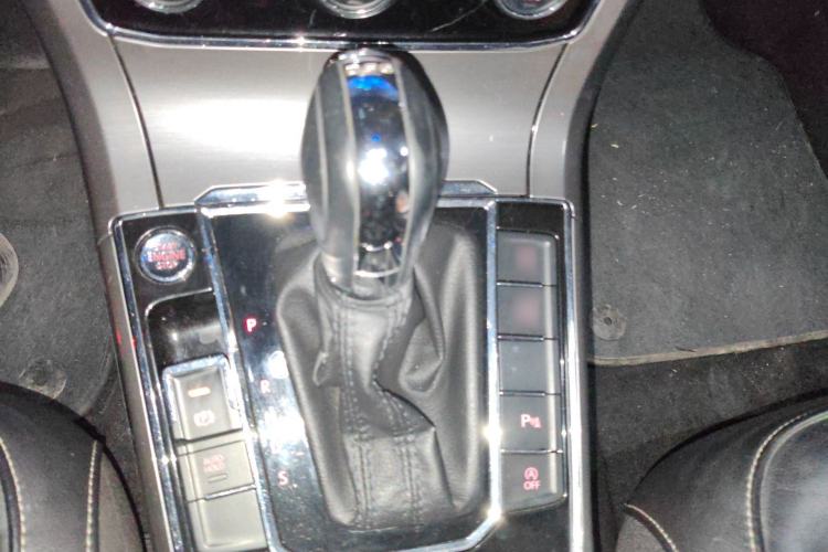 Used Volkswagen Passat 2017 330TSI DSG Luxury Edition Gear Lever