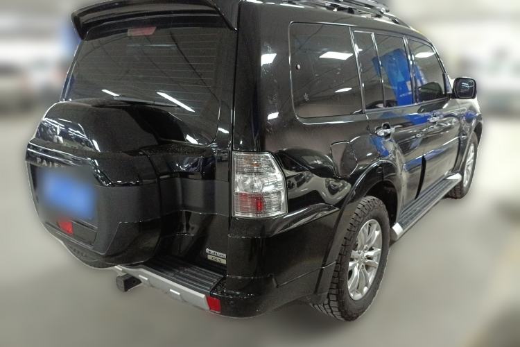 Used Mitsubishi Pajero  Rear Right 45 Deg