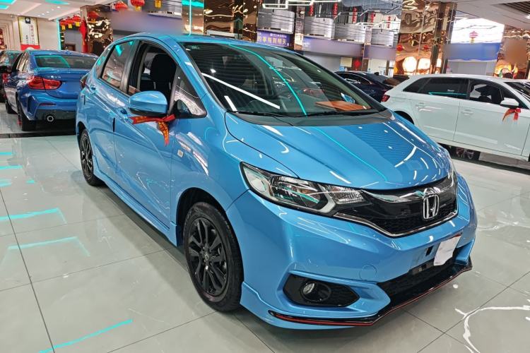 Used Honda Fit 2018 1.5L CVT Trendy Run+ Edition Front Right 45 Deg