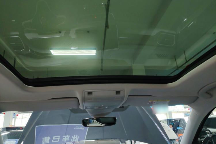 Used Volkswagen Tayron 2024 300TSI Two-Wheel-Drive Luxury Plus Advanced Version Headliner