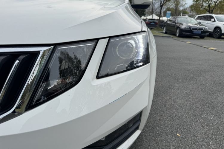 Used Skoda Octavia 2019 1.5L Automatic SmartDrive Comfort Edition China VI Standard Left Front Headlight