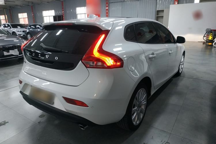 Used Volvo V40 2015 1.6T Zhiyi Edition Rear Right 45 Deg