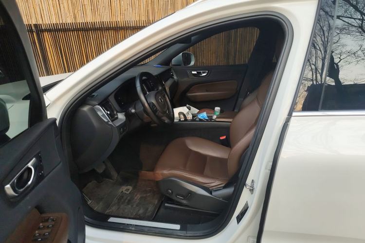 Used Volvo XC60 2022 B5 4x4 Zhiyi Luxury Edition
