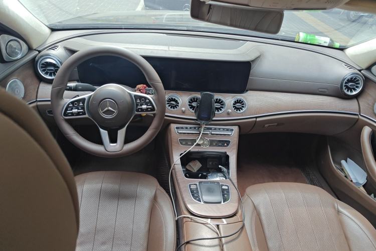 Used Mercedes-Benz E-Class 2019 Restyled E 300 L Luxury Edition Center Console