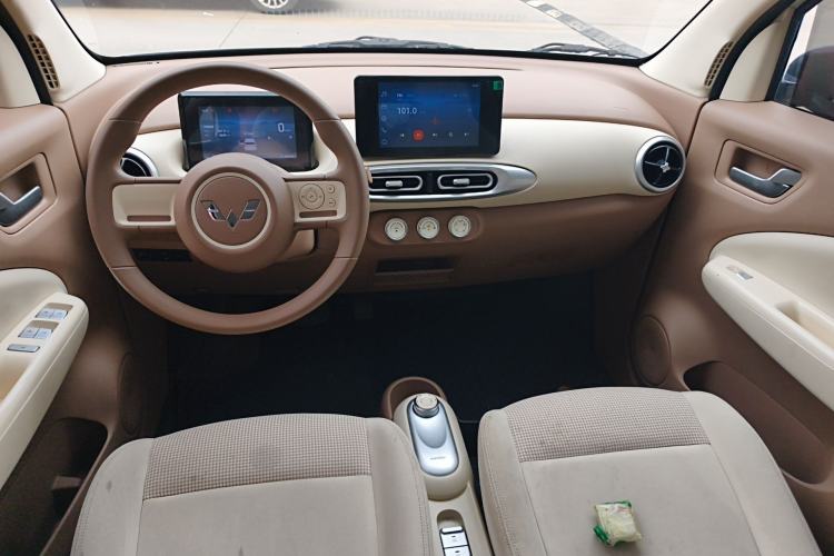 Used Wuling Hongguang MINIEV 2025 Four-Door Version Premium Edition Center Console