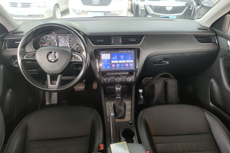 Used Skoda Octavia 2017 1.6L Automatic Smart Drive Edition Center Console