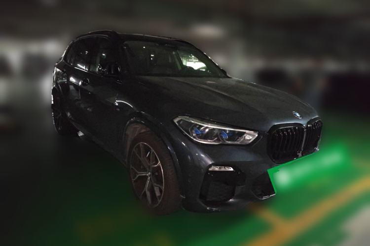 Used BMW X5 2020 xDrive40i Luxury Model with M Sport Package Front Right 45 Deg