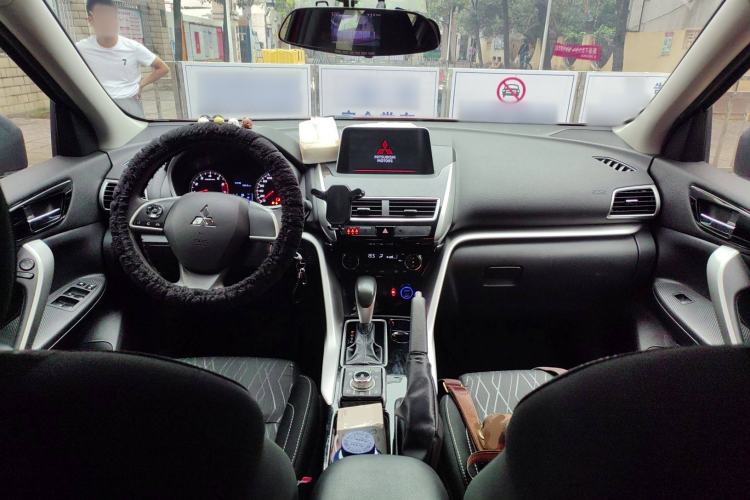 Used Mitsubishi Eclipse Cross 2019 1.5T CVT Two-Wheel Drive Fearless Edition China VI Standard Center Console