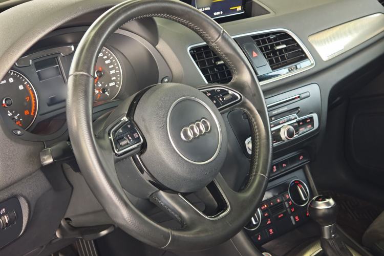 Used Audi Q3 2016 40 TFSI quattro all-wheel-drive sport model
