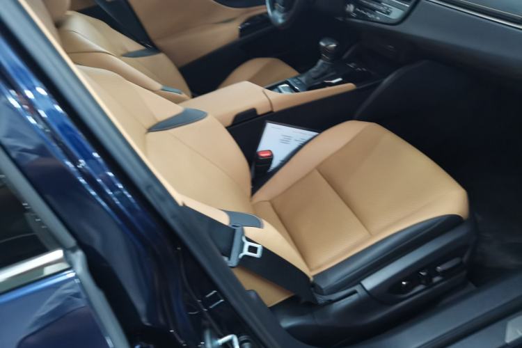 Used Lexus ES 2023 200 Excellence Edition
