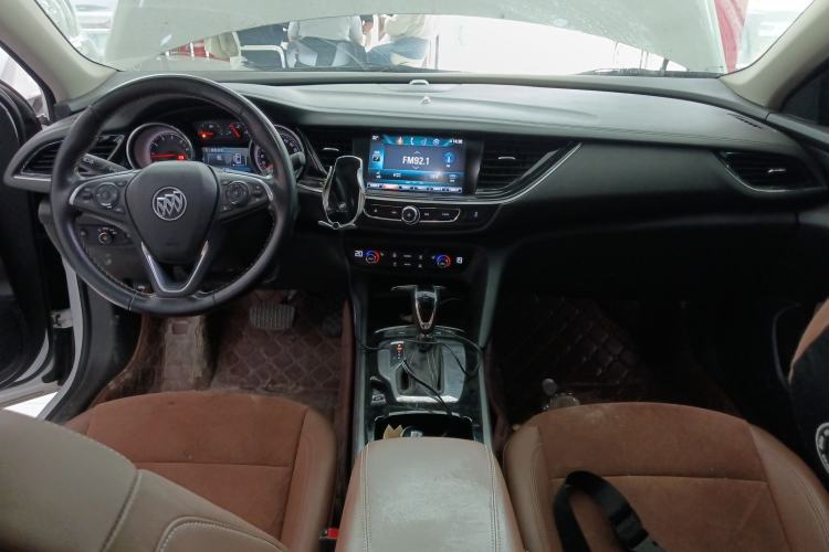 Used Buick Regal 2017 20T Luxury Model Center Console