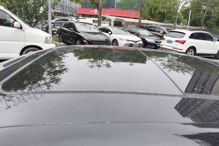 Used Hongqi H5 2024 2.0T Automatic Smart Connect Flagship Edition Roof