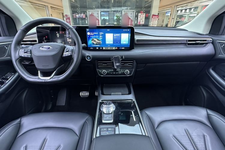 Used Ford Edge 2021 PLUS EcoBoost 245 Two-Wheel-Drive Titanium 7-Seater
