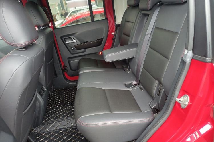 Used BAIC Off-Road BJ40 2016 40L 2.0T Manual Two-Wheel Drive Luxury Edition
