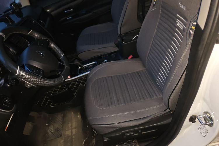 Used Mitsubishi Outlander 2019 2.4L 4x4 Zhi Xiang Edition 5 Seats China VI Standard
