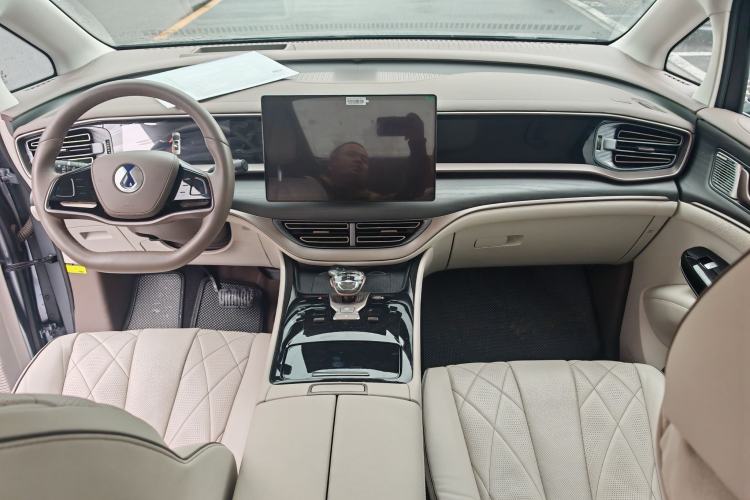 Used Denza D9 2022 DM-i 970 Four-Wheel Drive Prestige Model Interior 3