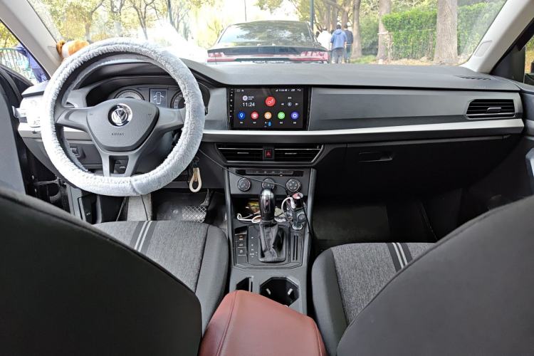 Used Volkswagen Lavida 2019 1.5L Automatic Fashion Edition China VI Center Console