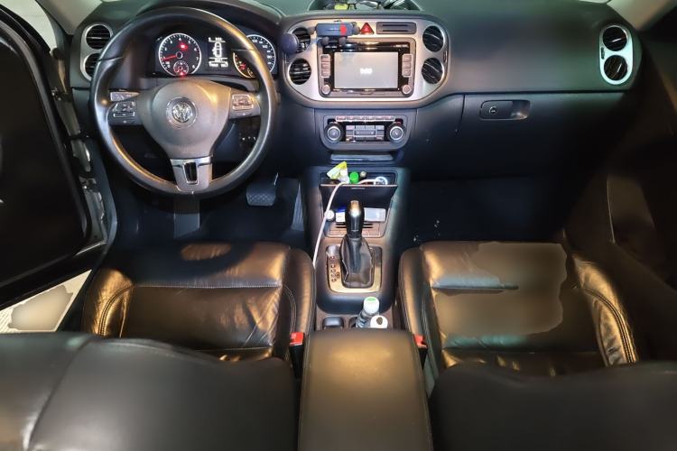 Used Volkswagen Tiguan 2012 1.8TSI Automatic Two-Wheel Drive Zhaoshi Edition Center Console