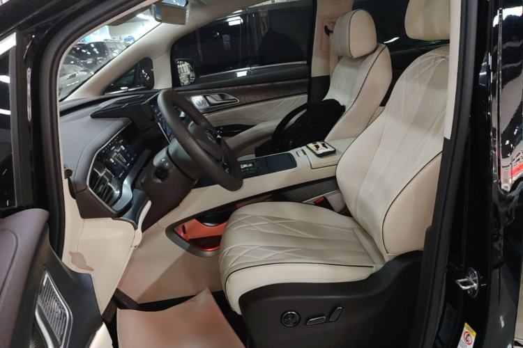 Used Denza D9 2024 DM-i 970 Luxury Model