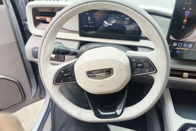 Used Geely Auto icon 2026 Model Chocolate 1.5TD Pure & Refined Edition Steering Wheel