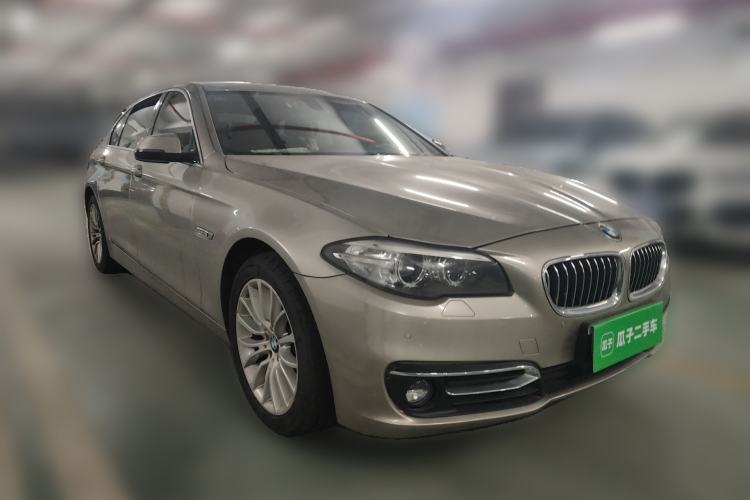 Used BMW 5 Series 2017 525Li Luxury Design Package Front Right 45 Deg