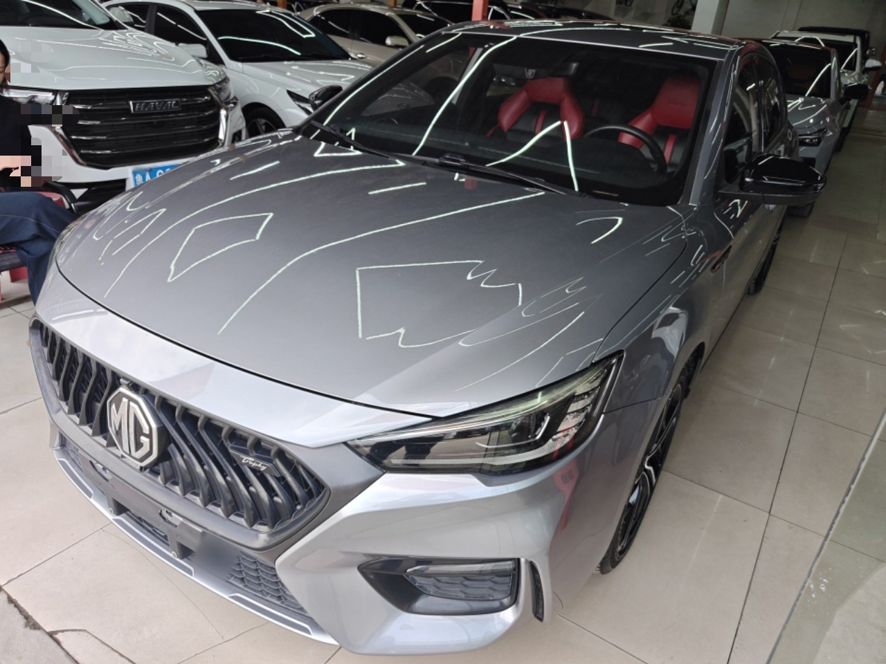 Под передней частью автомобиля