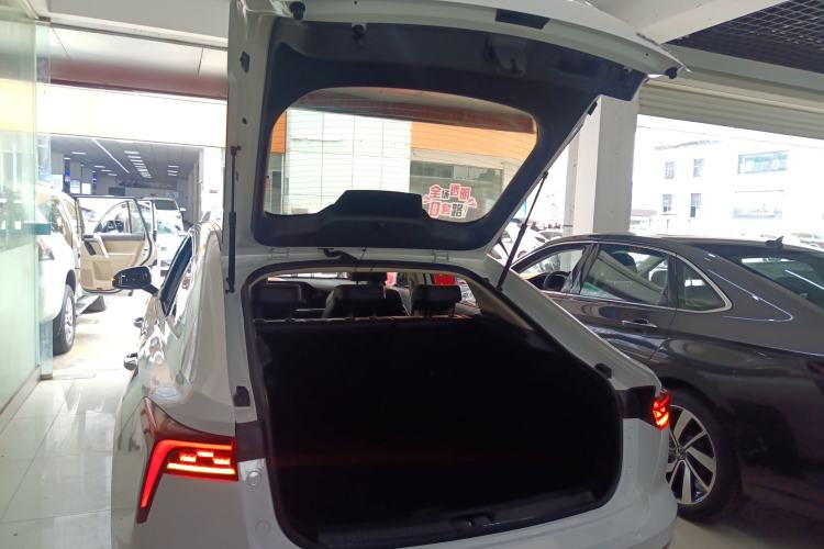 Used Bestune B70 2023 Third Generation 1.5T Automatic Enjoyment Version 70th Anniversary Edition Trunk