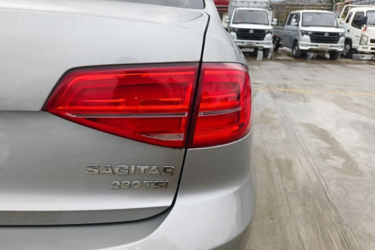 Used Volkswagen Sagitar 2017 230TSI Automatic Comfort Version
