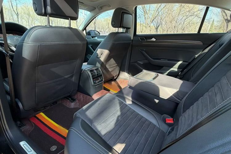 Used Volkswagen Magotan 2019 330TSI DSG Luxury Model China V Standard Interior 2