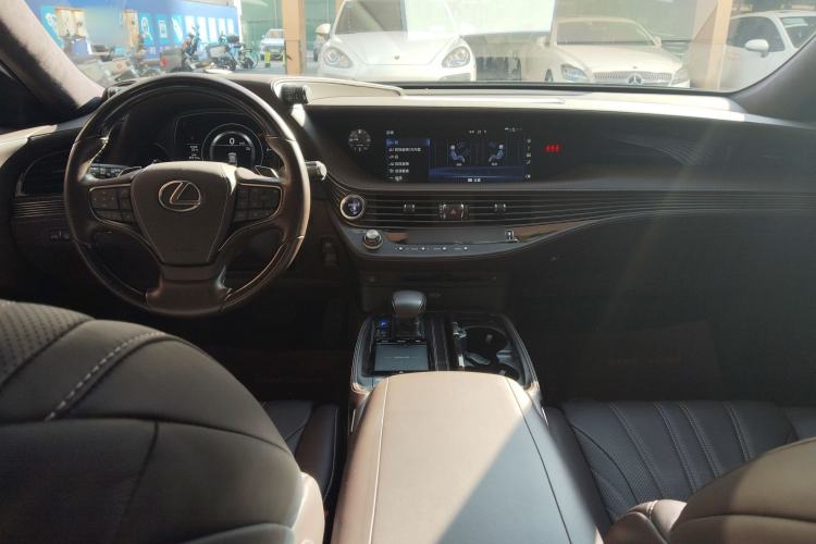 Used Lexus LS 2020 500h Luxury Edition China VI Standard
