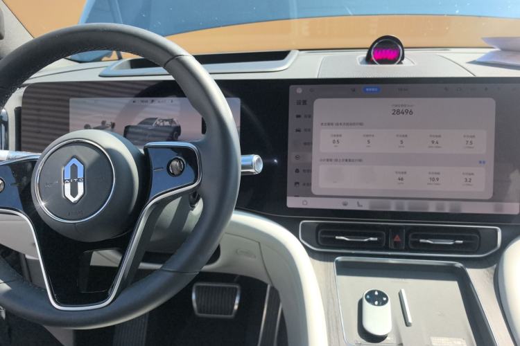 Used Hima AITO M9 2024 Range-Extended Ultra Version 42 kWh 6-Seater Model Center Console