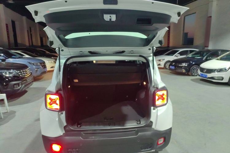 Used Jeep Renegade 2018 Connected Large Screen Version 180T Automatic Smart Version