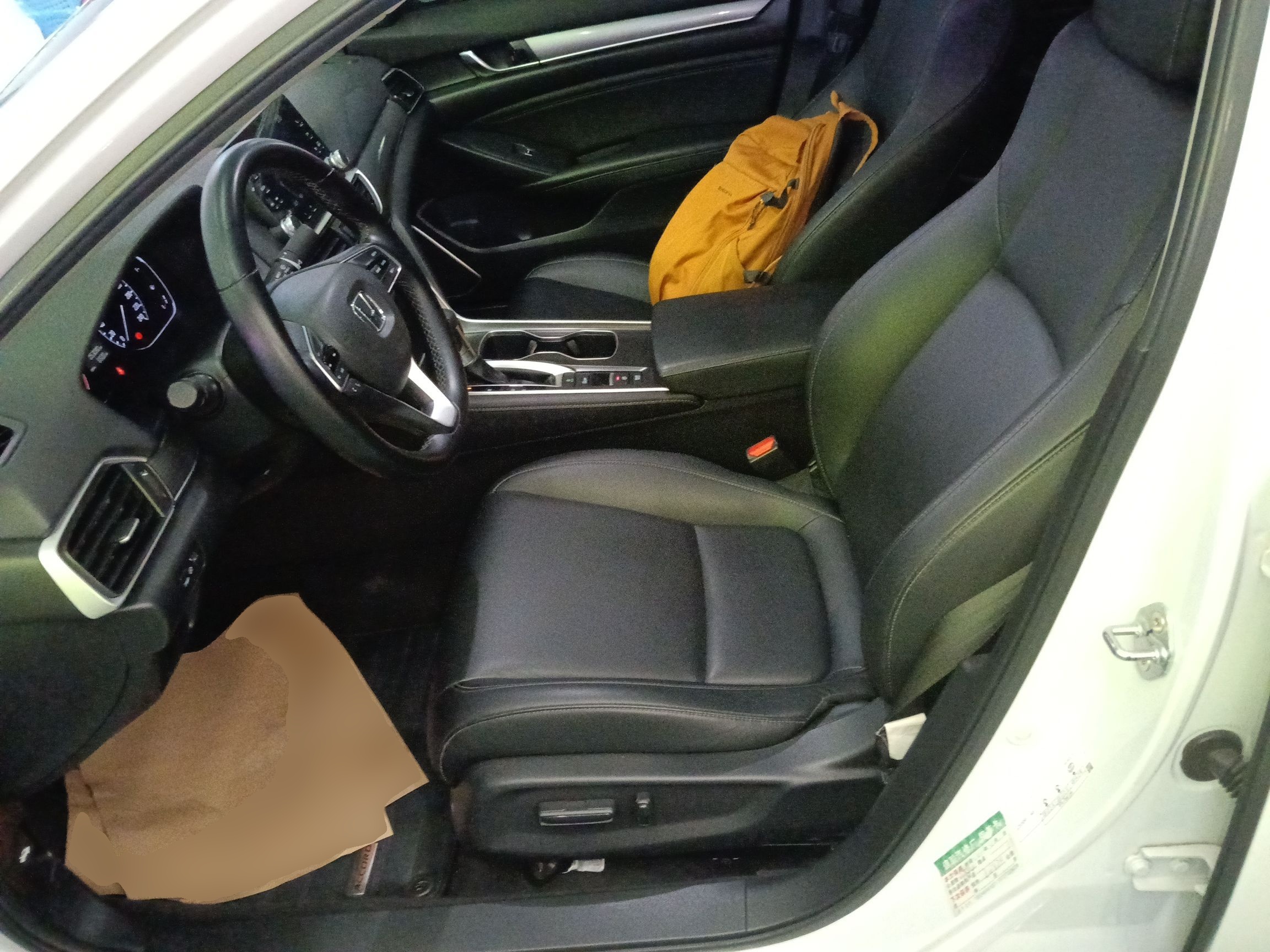 Переднее сиденье в автомобиле