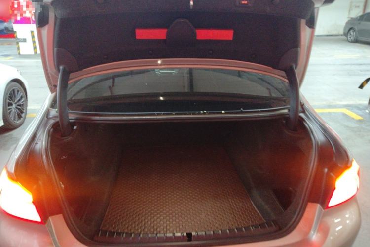 Used BMW 5 Series 2018 Revised Version 530Li Leading Edition Luxury Package Trunk