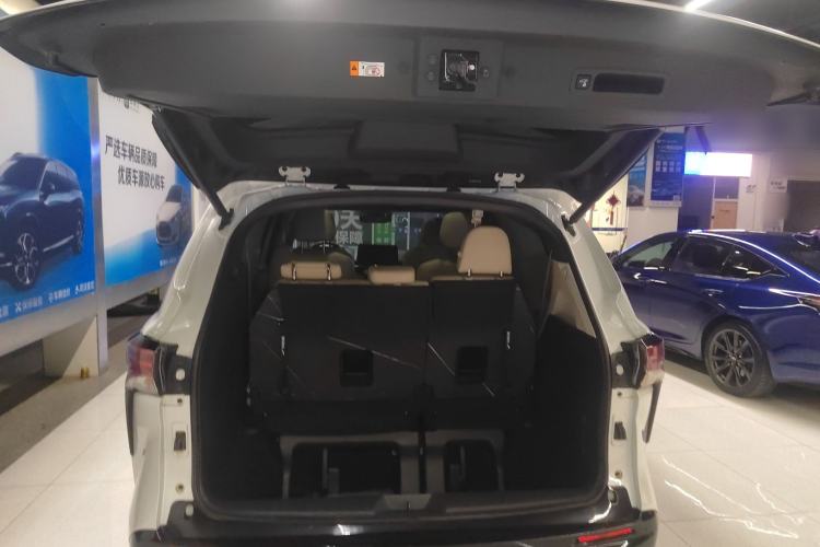 Used Toyota Granvia 2023 2.5L Hybrid Prestige PLUS Edition