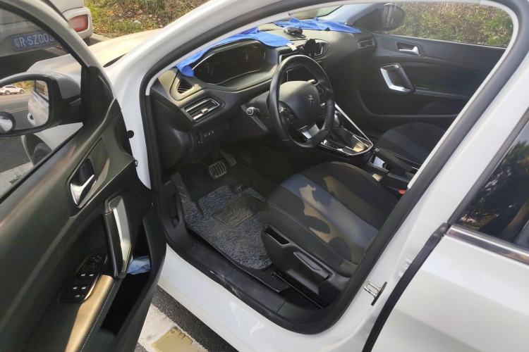 Used Peugeot 308 2018 1.6L Automatic Luxury Edition Interior 3