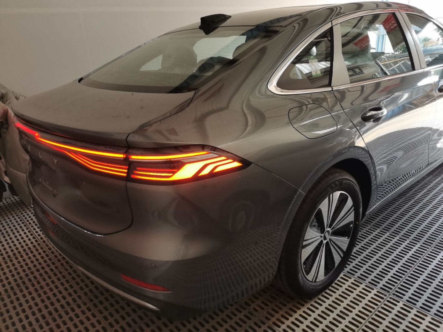 Geely Galaxy A7 2025 Model EM-i 150km Exploration+ Edition — снимка 9