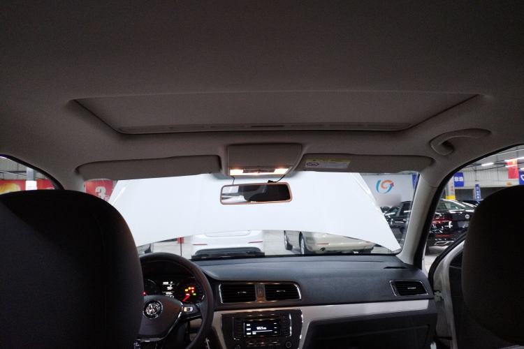 Used Volkswagen Cross Lavida 2016 1.6L Automatic Comfort Edition
