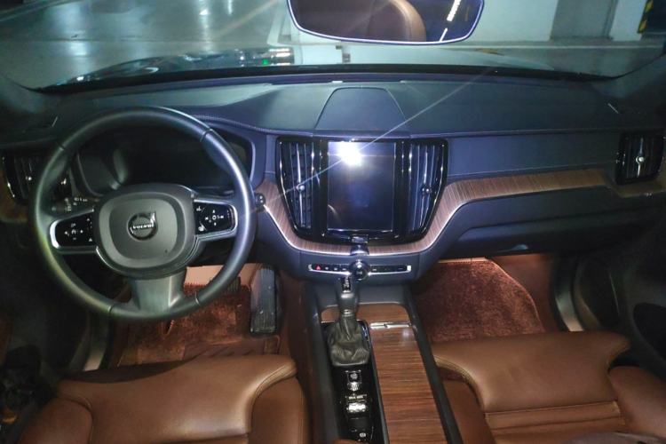 Used Volvo XC60 2021 T5 4x4 Smart Luxury Edition