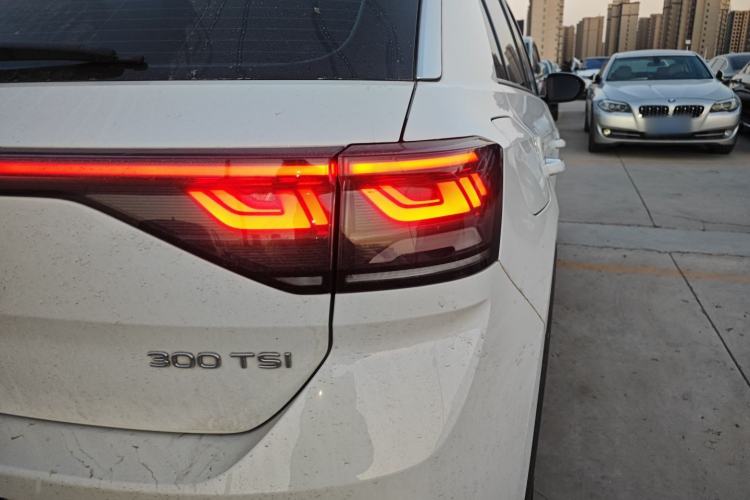 Used Volkswagen T-ROC 2025 300TSI DSG Two-Wheel Drive Chen Guang Edition Right Rear Taillight