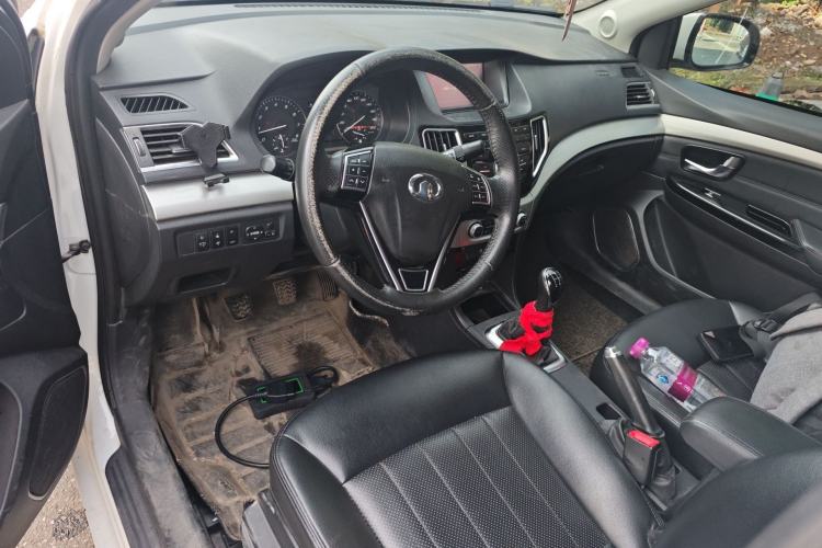 Used Great Wall C30 2016 1.5L Manual Luxury Model Center Console