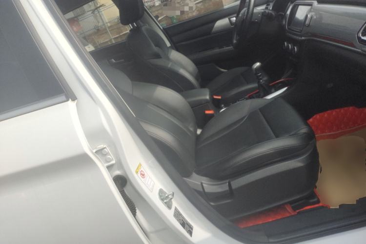 Used Haval H2 2018 Chuanxiang Edition 1.5T Manual Two-Wheel Drive Fashion Model China V Standard