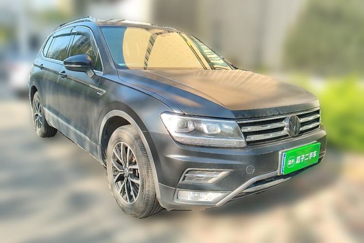 Used Volkswagen Tiguan L 2017 330TSI Automatic Two-Wheel Drive Luxury Edition Front Right 45 Deg