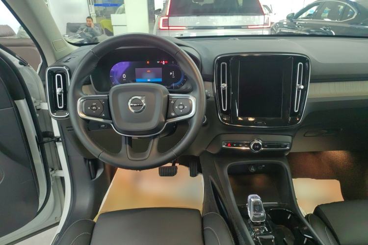 Used Volvo XC40 2024 B4 4x4 Smart Luxury Edition
