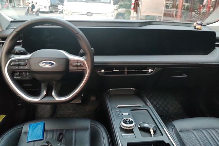 Used Ford Mondeo 2025 2.0T EcoBoost Luxury Version Center Console