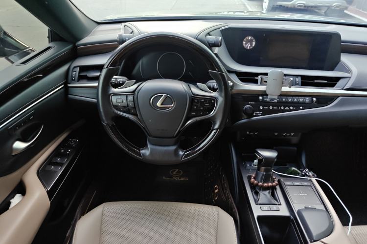 Used Lexus ES 2018 200 Luxury Edition China V Standard Steering Wheel